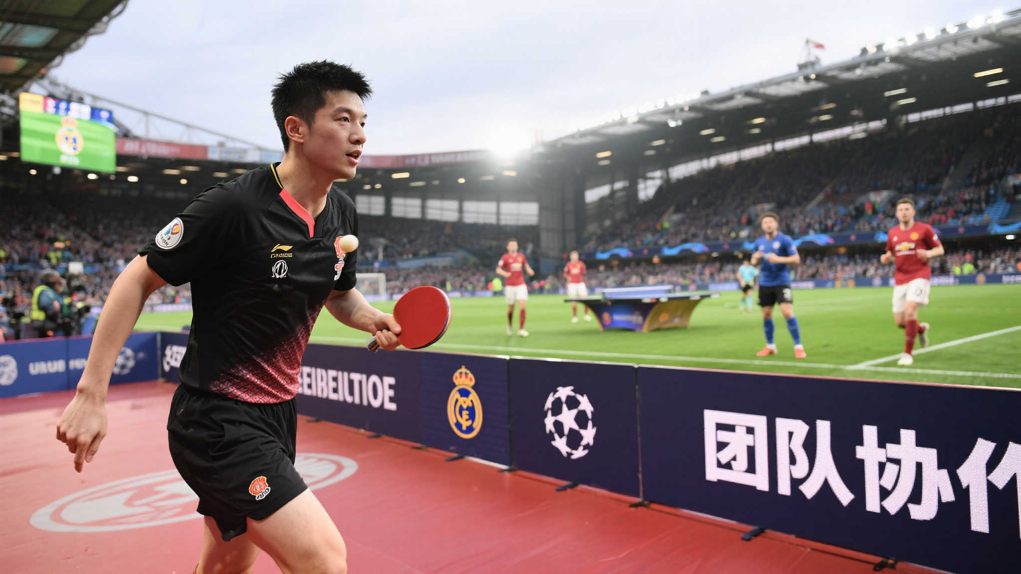 樊振东初探欧冠:震撼人心,重新认识足球魅力 对于职业球员而言,各自领域内习惯于从技术、战术、心